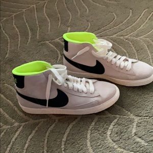 old skool high top nike shoes
